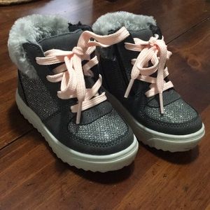 Osh kosh snow boots toddler girl size 5.